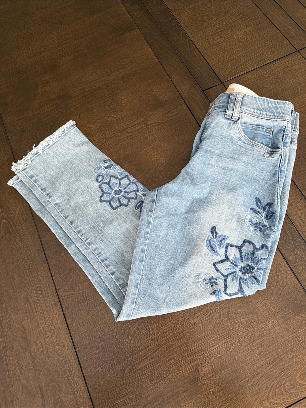 Democracy Ab technology Light Blue Floral Embroidered Cropped Jeans